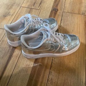 Nike Air Force 1 Metallic Silver